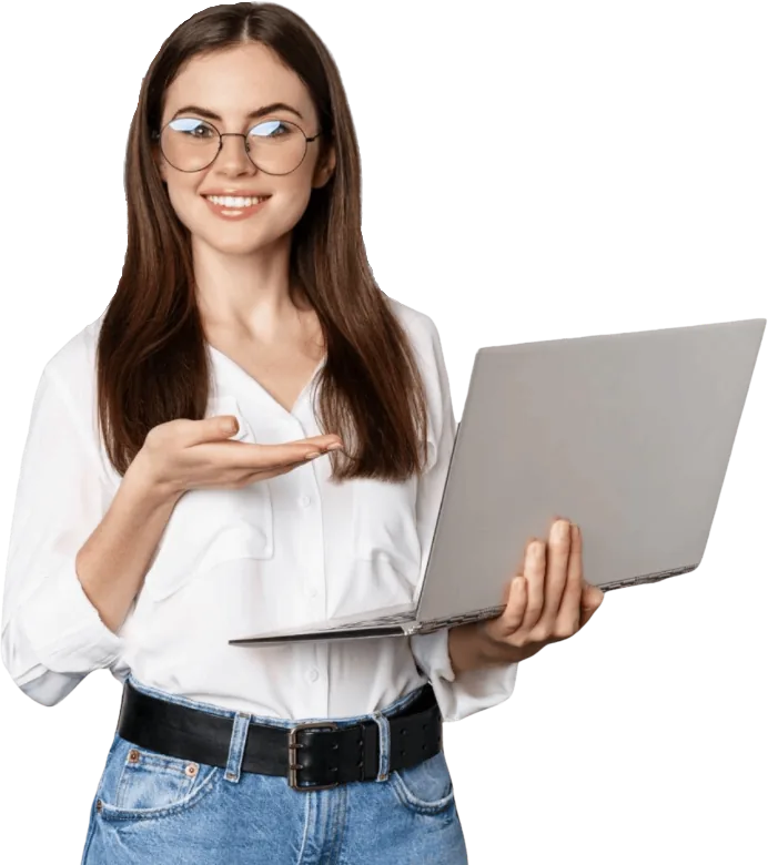 Estudiante sonriente con una laptop